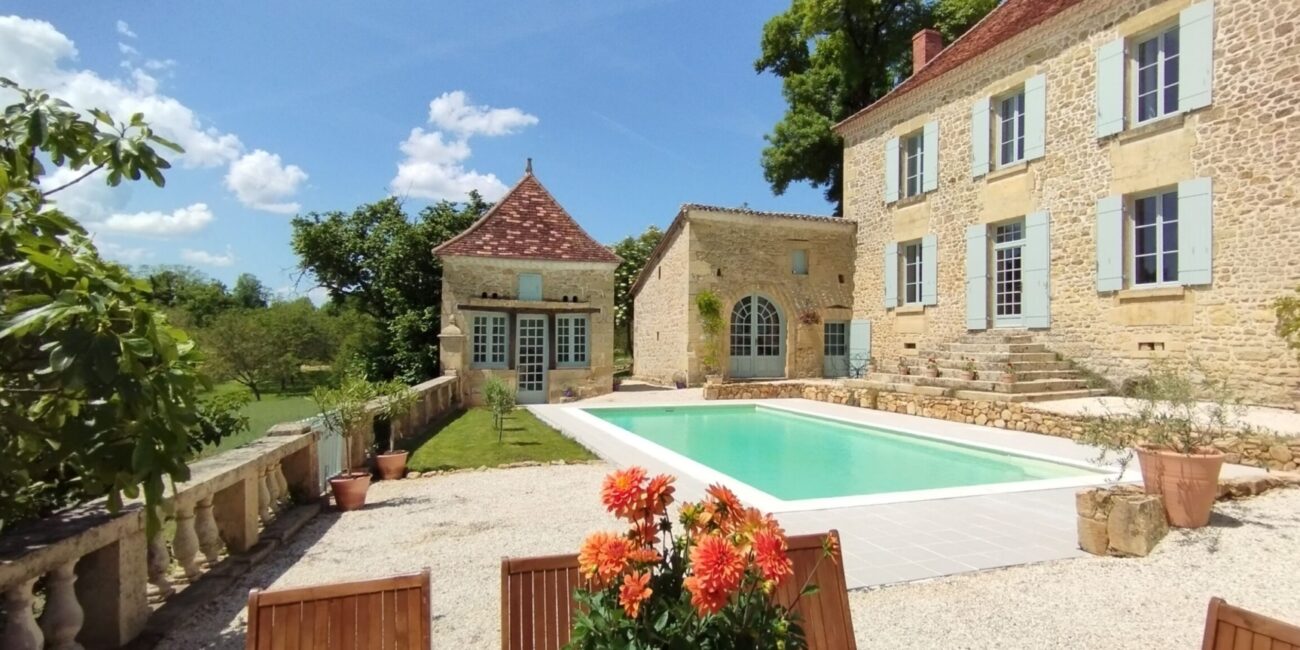 Manoir Dordogne Pool Back