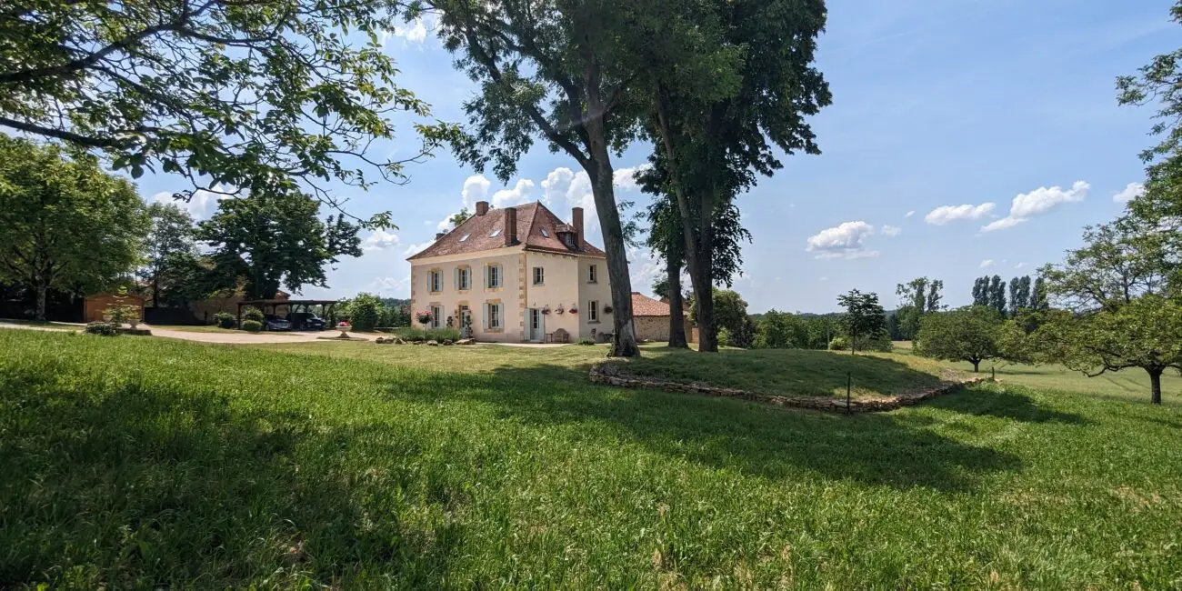 manoir-dordogne-side view