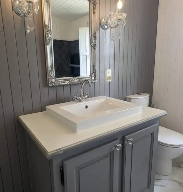 Manoir Dordogne Gold Bedroom Ensuite Sink Unit