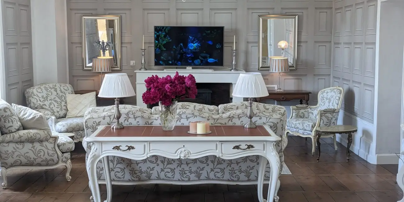Manoir Dordogne Salon Halfway View